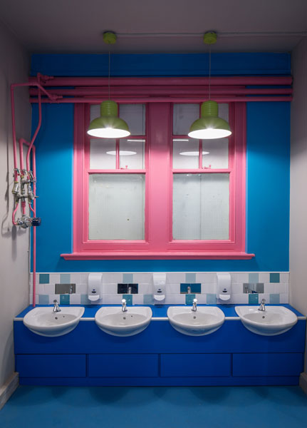 Washroom area. 11 of 14.