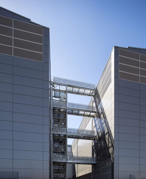 Rear photograph showing walkways and staircases, 03 of 09