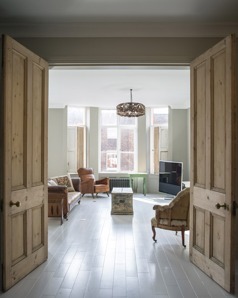 Entrance to sitting room, 06 of 17