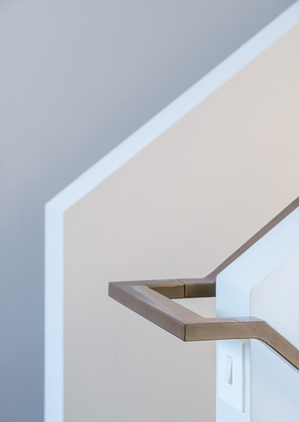 Metal balustrade detail photograph, 09 of 18