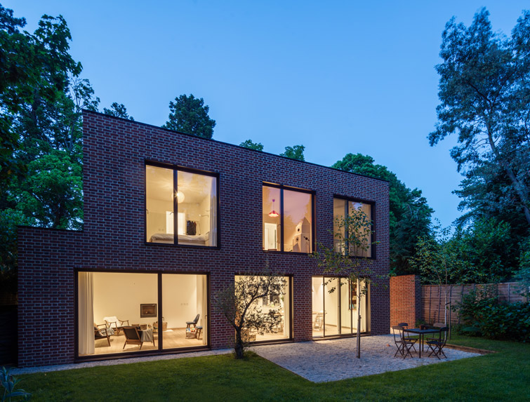 Night photo of private residence, 10 of 10