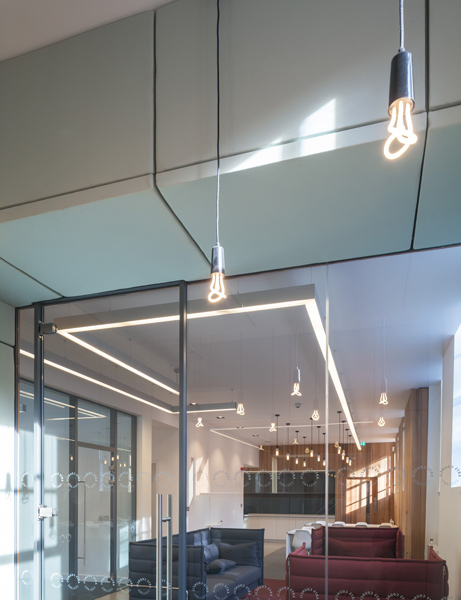 Meeting room showing lighting, 11 of 14
