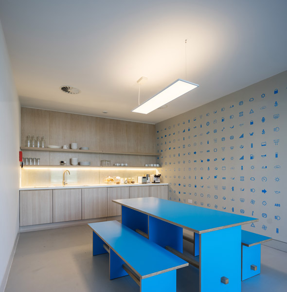 Kitchen eating area, 05 of 10